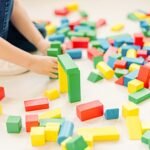Melissa & Doug Wooden Building Set - 100 Blocks in 4 Colors and 9 Shapes - Image 4